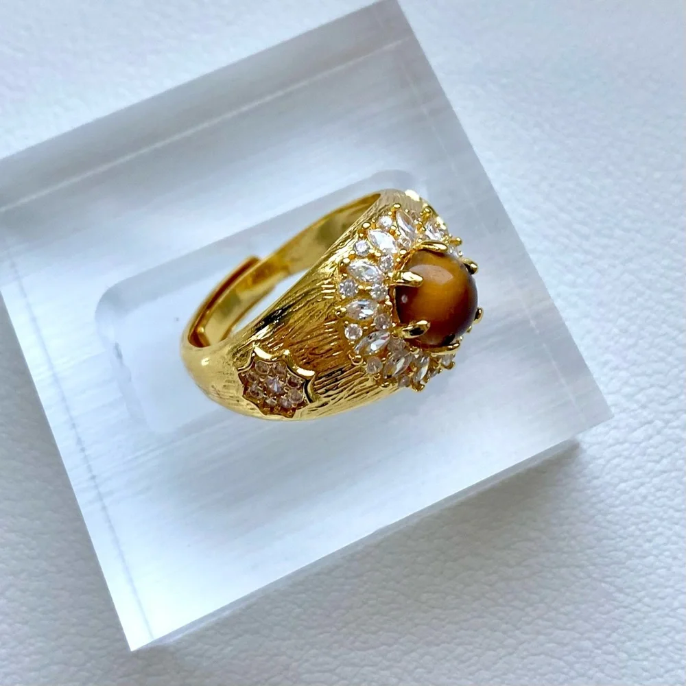Elegant Gold and tiger eye Women's Ring